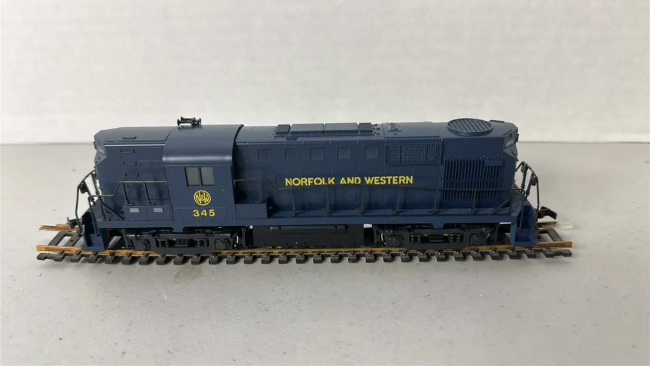 New HO Scale Norfolk & Western Train Engine