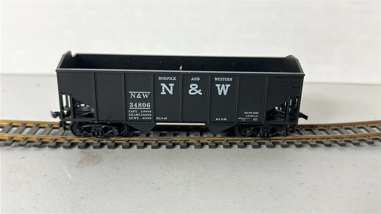HO Scale Norfolk and Western Hopper Car