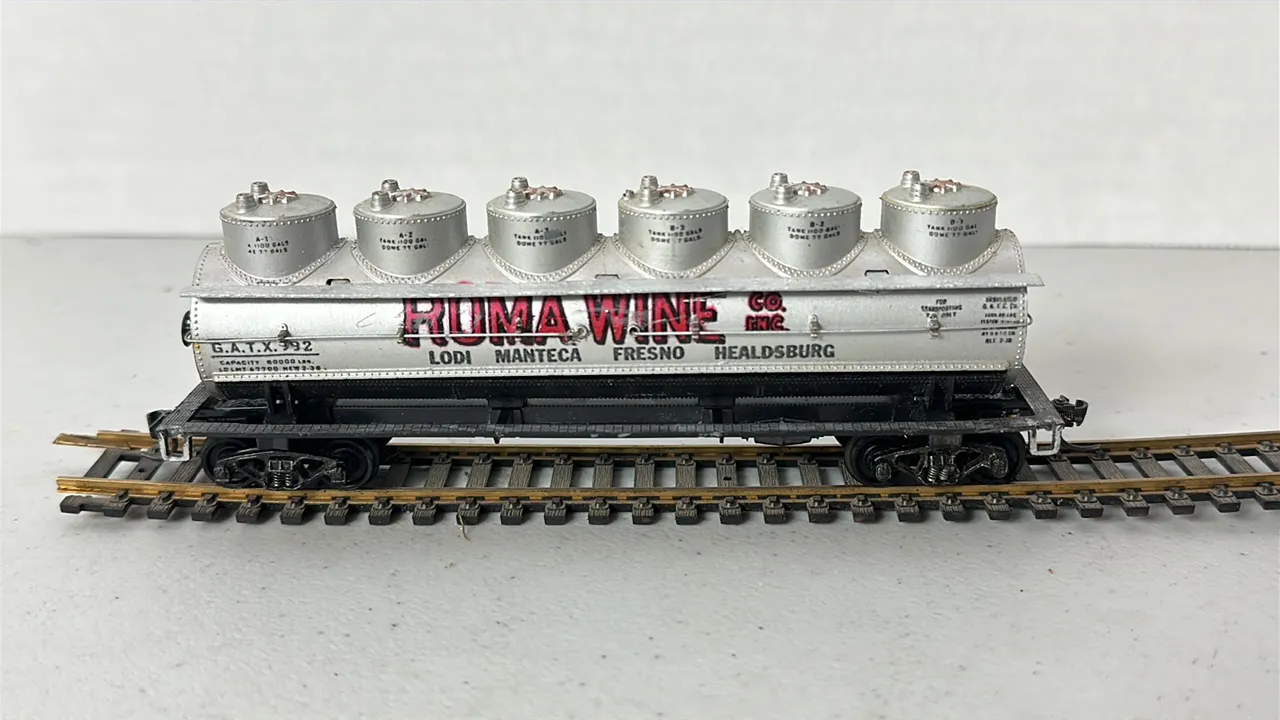 HO Scale Roma Wine CO. Tanker Car