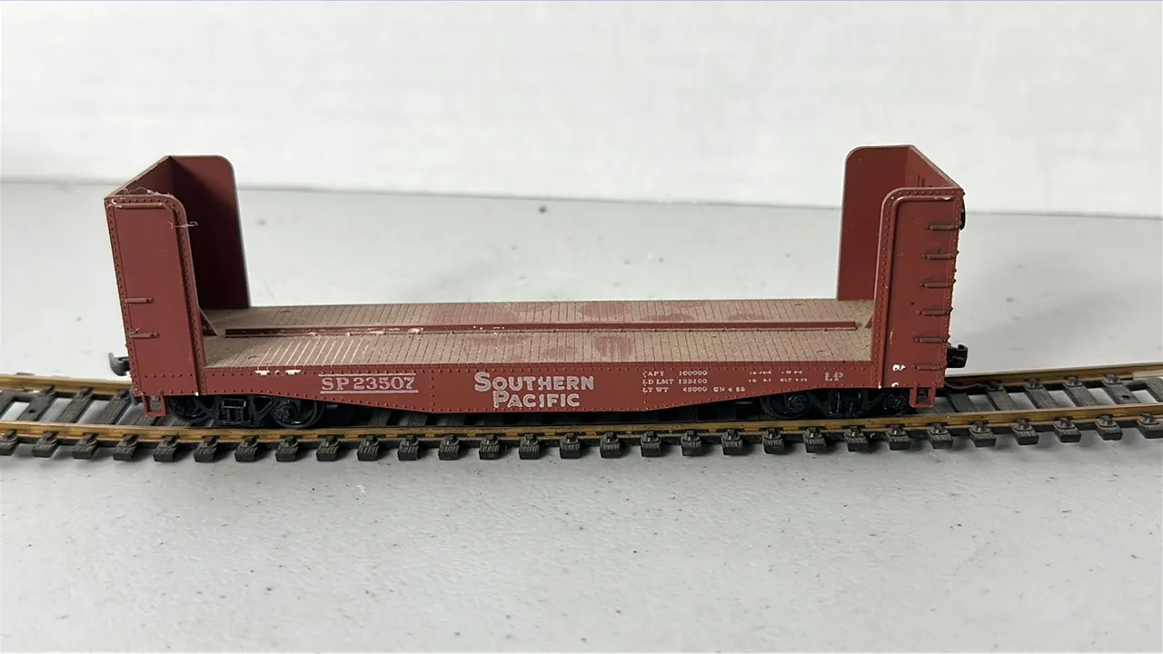 HO Scale Bulkhead Flat Car