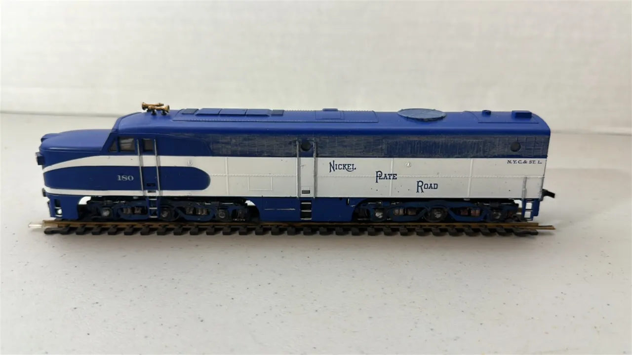 Athearn HO Scale Nickel Plate Road #180 Train Engine
