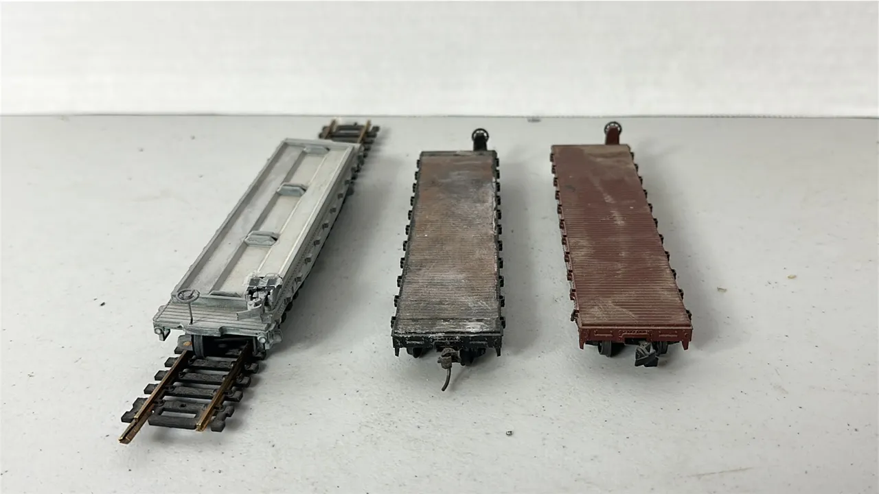(3)- HO Scale Rail Flat Cars