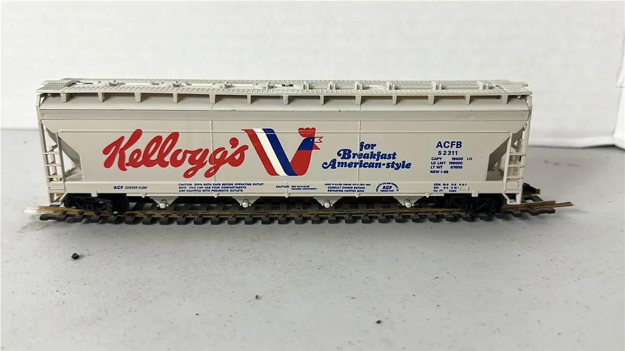 HO Scale Kelloggs Covered Hopper Car