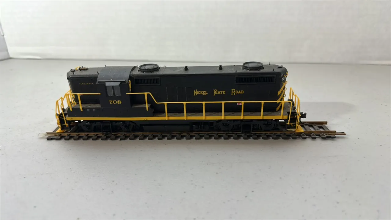 Used HO scale Nickel Plate Road Train Engine