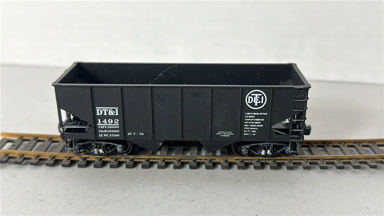 HO Scale DT&I Hopper Car