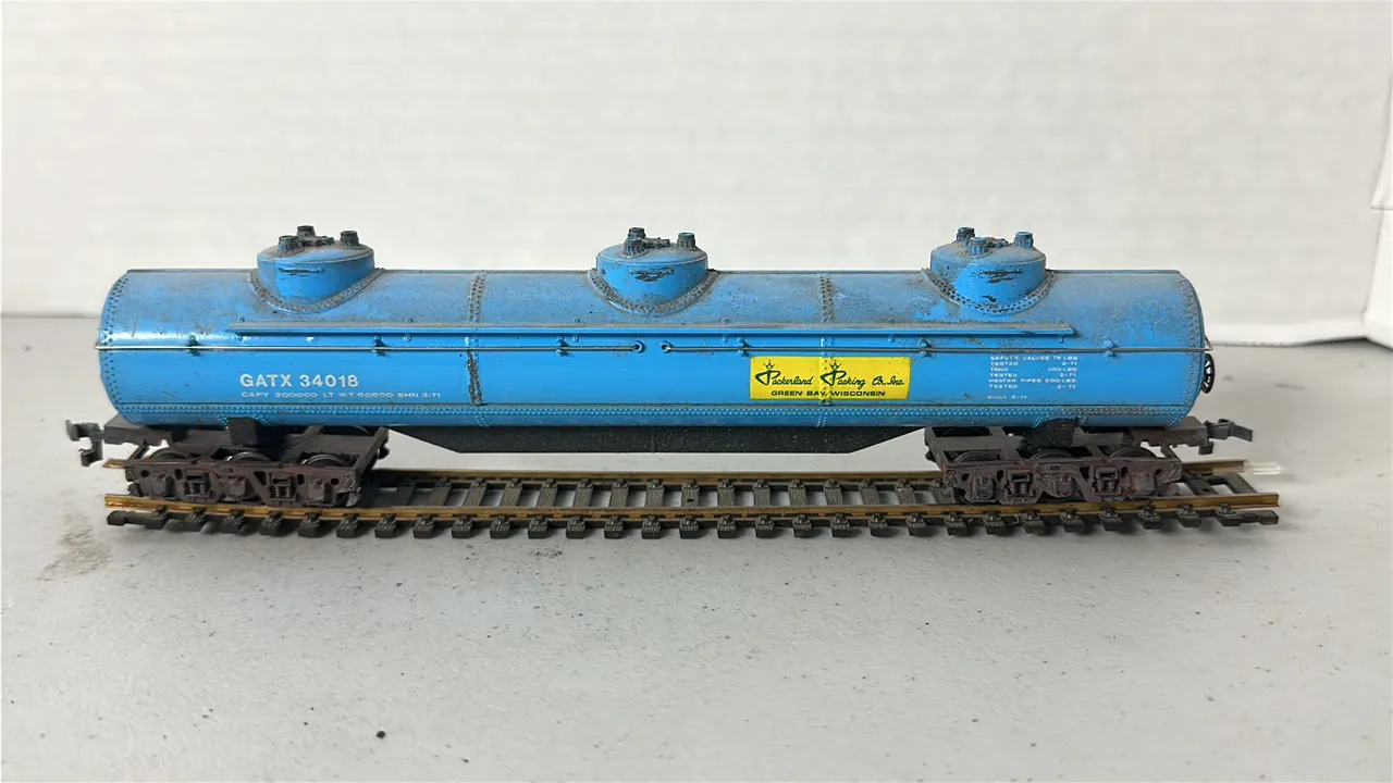 HO Scale GATX Tanker Rail Car