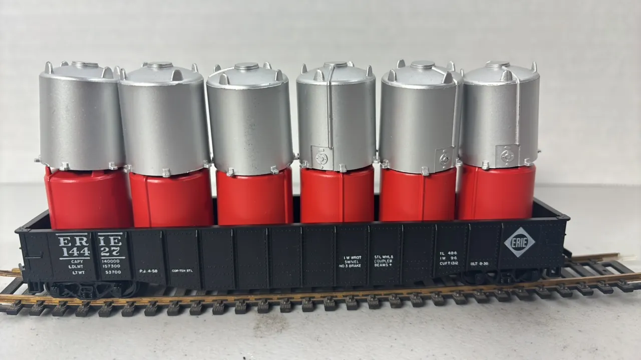 HO Scale Erie Gondola w/ Canisters