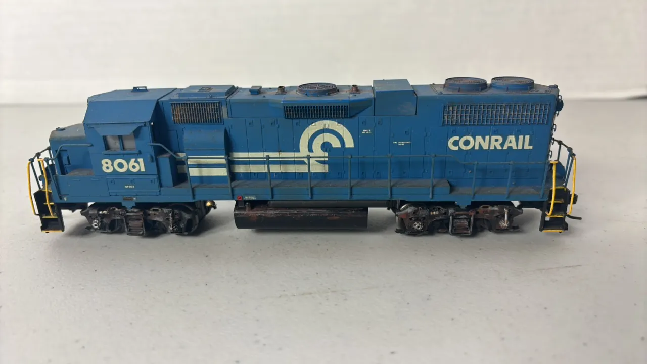 Used HO Scale Conrail #8061 Train Engine