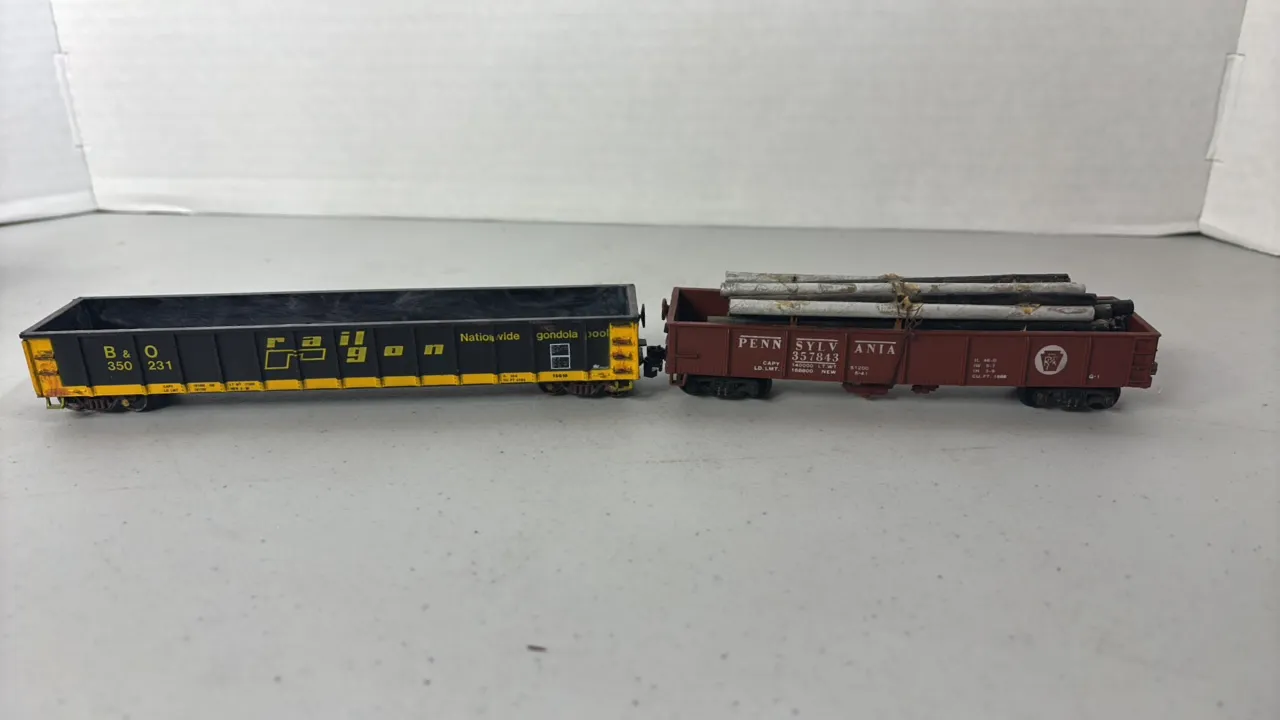 (2)- HO Scale Gondola Car - Plastic