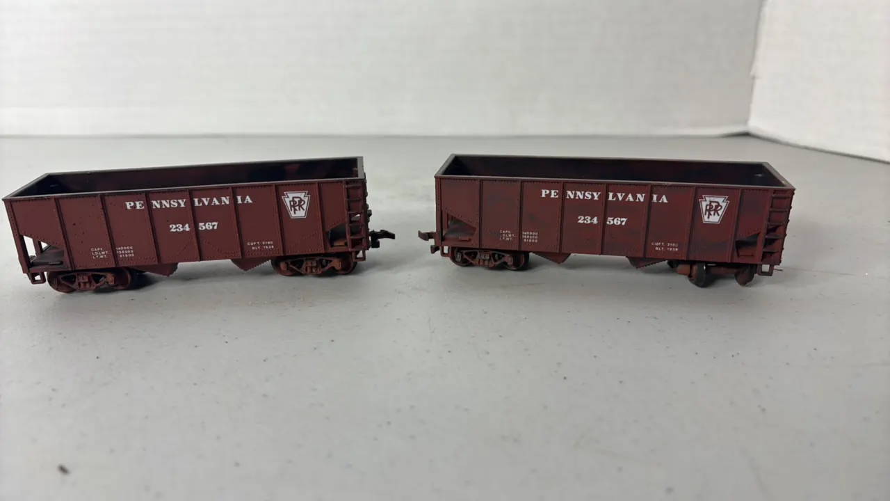 (2)- HO Scale Pennsylvania Hopper Cars - Plastic