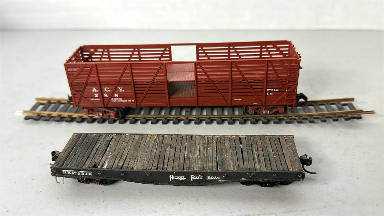 (2)- HO Scale Rail Cars- Plastic
