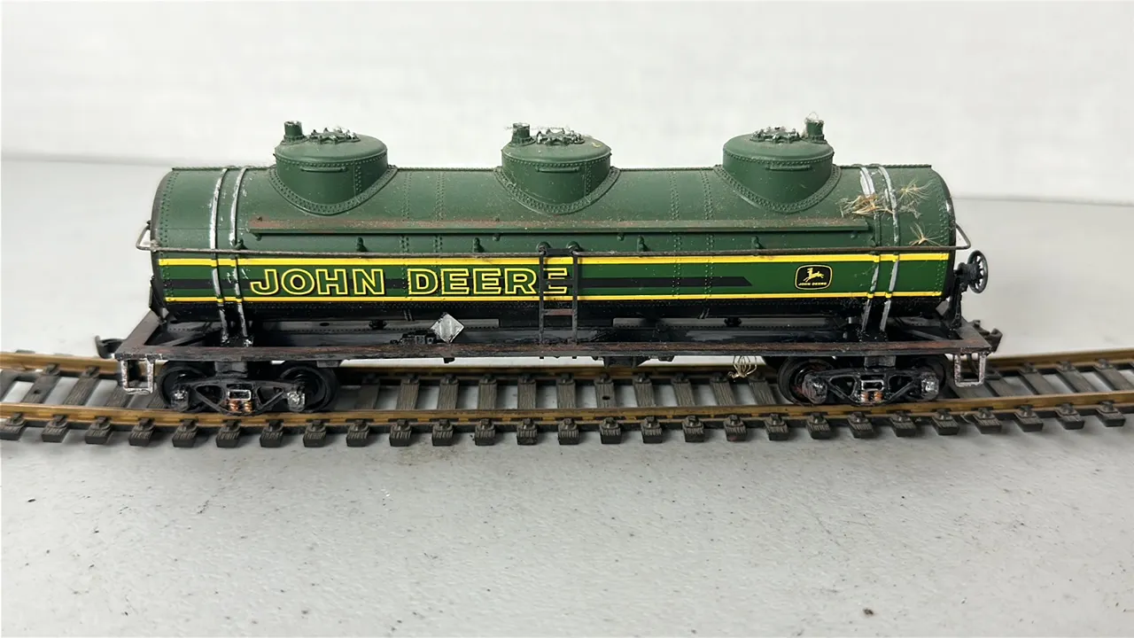 (1)- HO Scale John Deere Tanker Car- Plastic