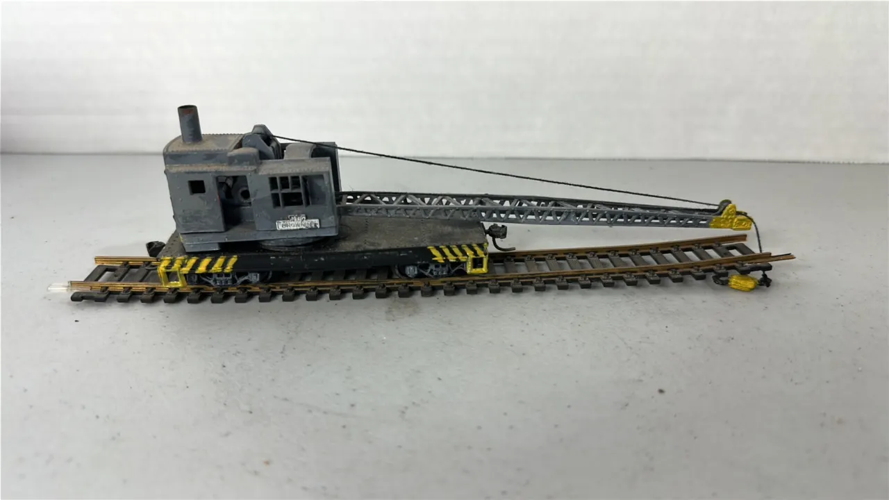 (1)- HO Scale Crane Car- Plastic