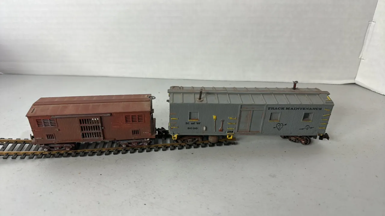 (2)- HO Scale Rail Cars- Plastic