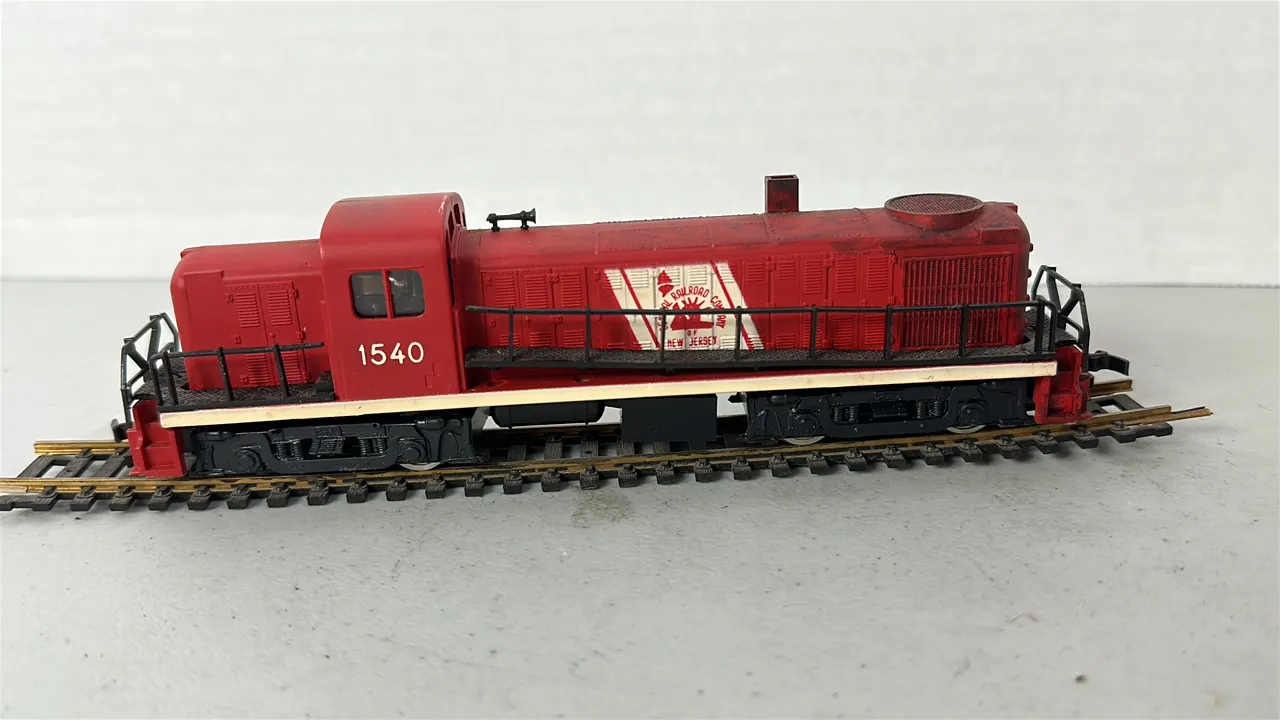 (1)- HO Scale Central Railroad Company Train Engine- Plastic