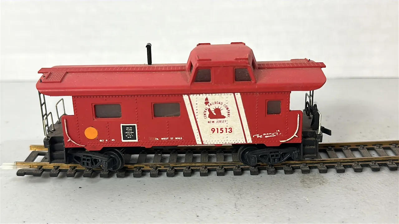 (2)- HO Scale Rail Cars- Plastic