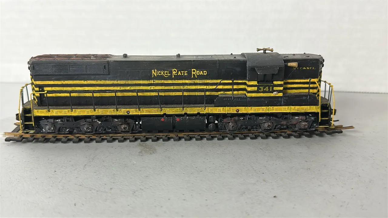 (1)- HO Scale Nickel Plate Road Train Engine-Plastic