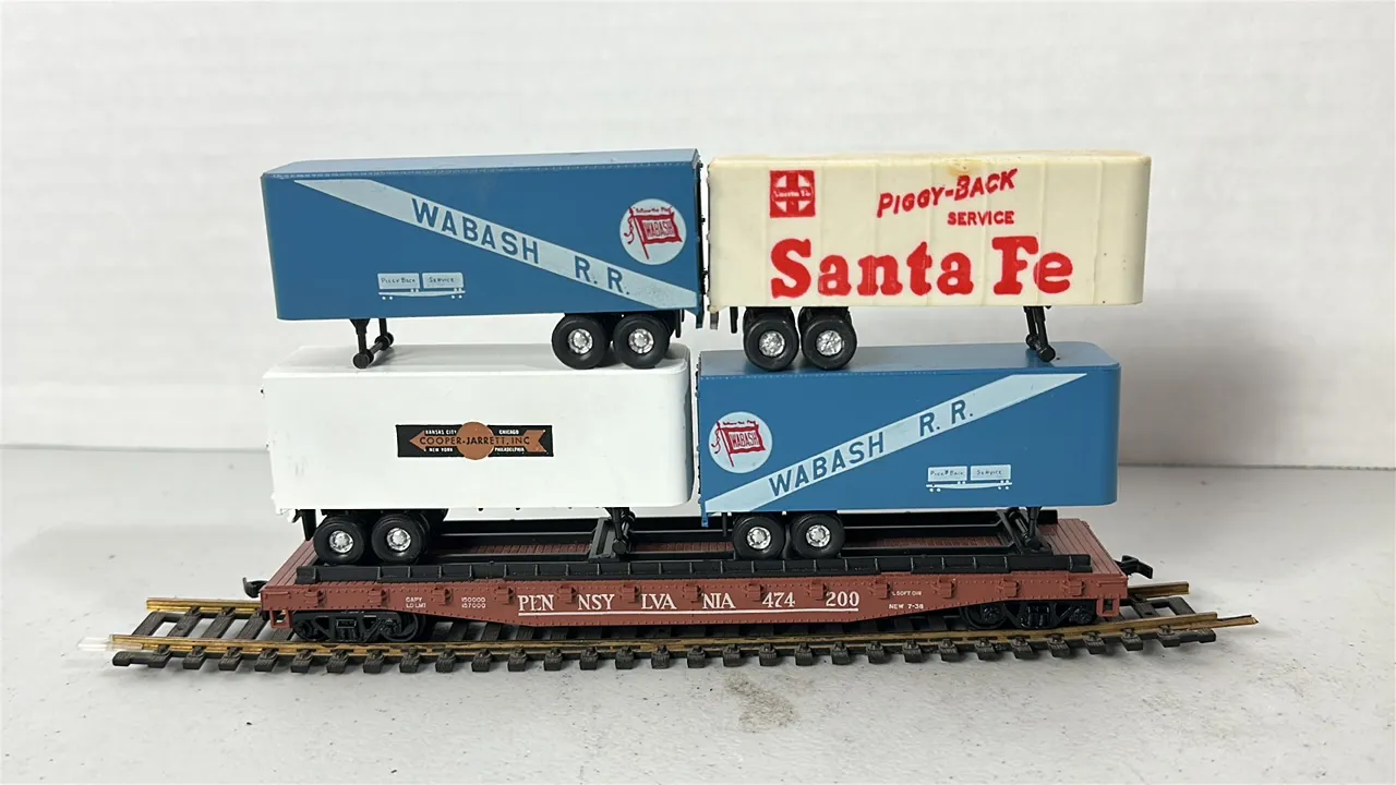 (1)- HO scale "Piggy-Back" TOFC Setup With (4) Trailers- Plastic