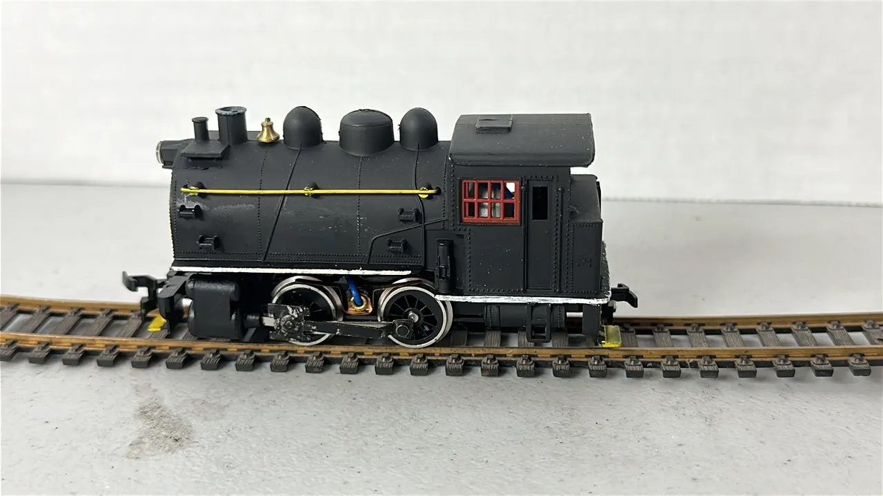 (1) HO Scale Steam Engine- Plastic