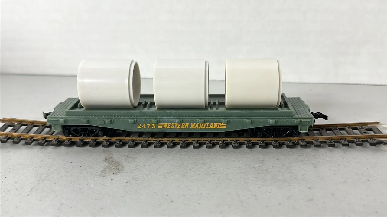 (1)- HO Scale w/ Culvert Pipe Load - Plastic