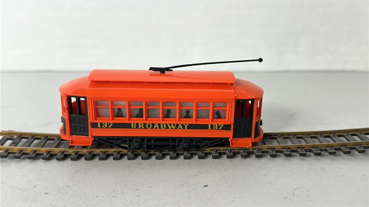 (1)- HO Scale Trolley Car - Plastic