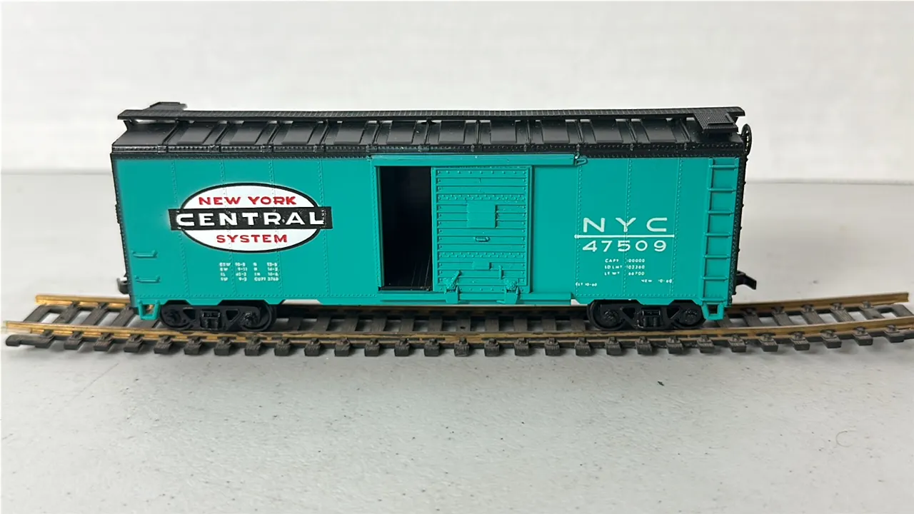 (1)- HO Scale NYC Central Boxcar - Plastic