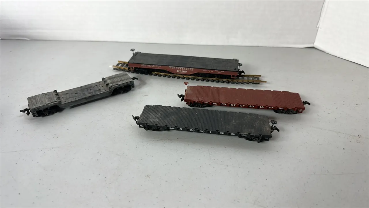 (4)- HO Scale Flat Cars