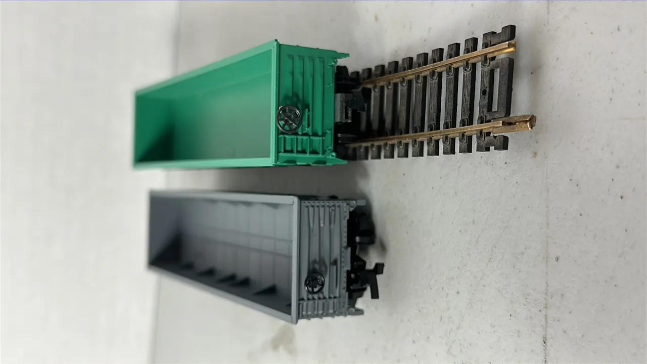 (2)- HO Scale Gondola Cars - Plastic