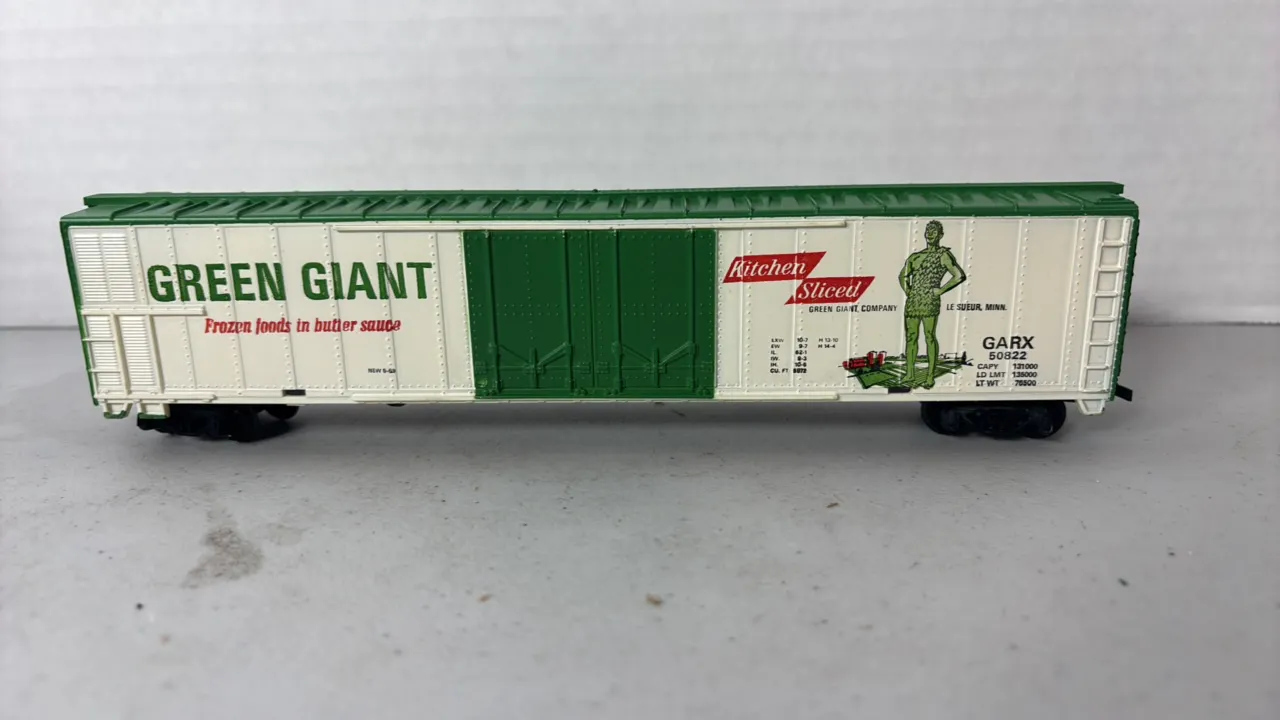 HO Scale Green Giant Boxcar - Plastic