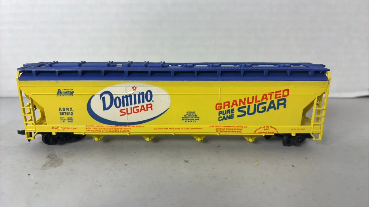 HO Scale Domino Sugar Covered Hopper Car - Plastic