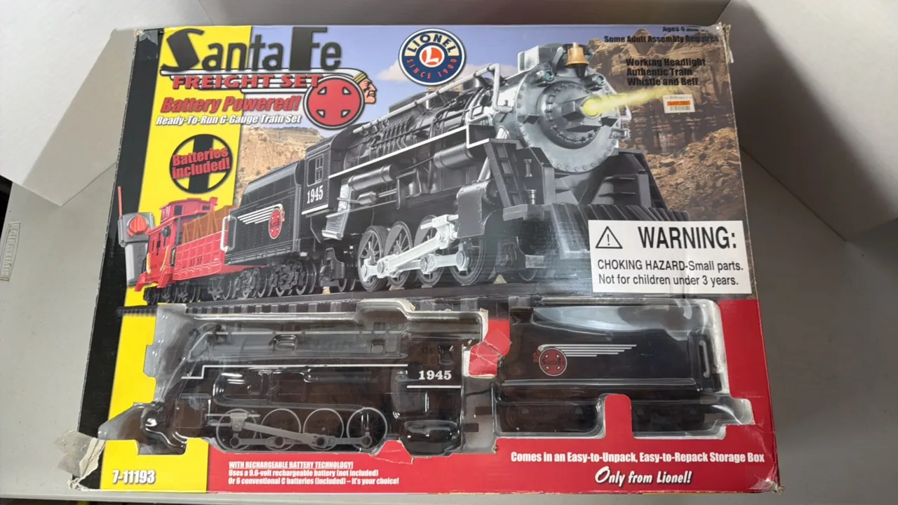 Lionel G Gauge Battery Powered Train Set - Plastic