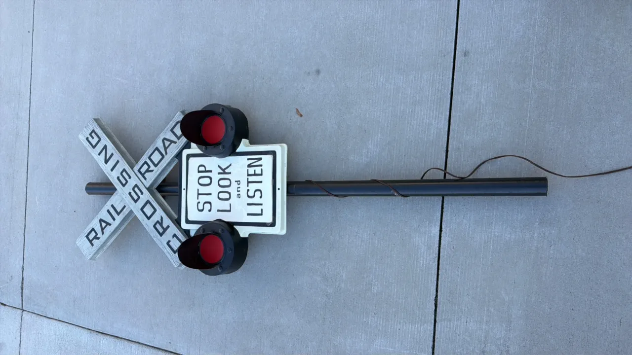 Railroad Crossing Signal Light ( 67”H )