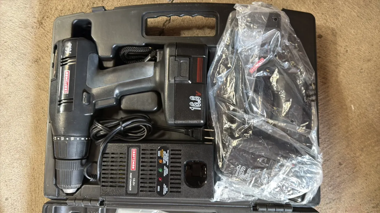 Craftsman Drill/Driver W/ Batteries & Charger