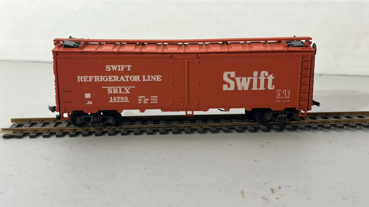 HO Scale Swift Refrigerator Line Rail Boxcar