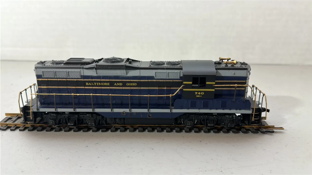 Athearn HO Scale Baltimore and Ohio Train Engine