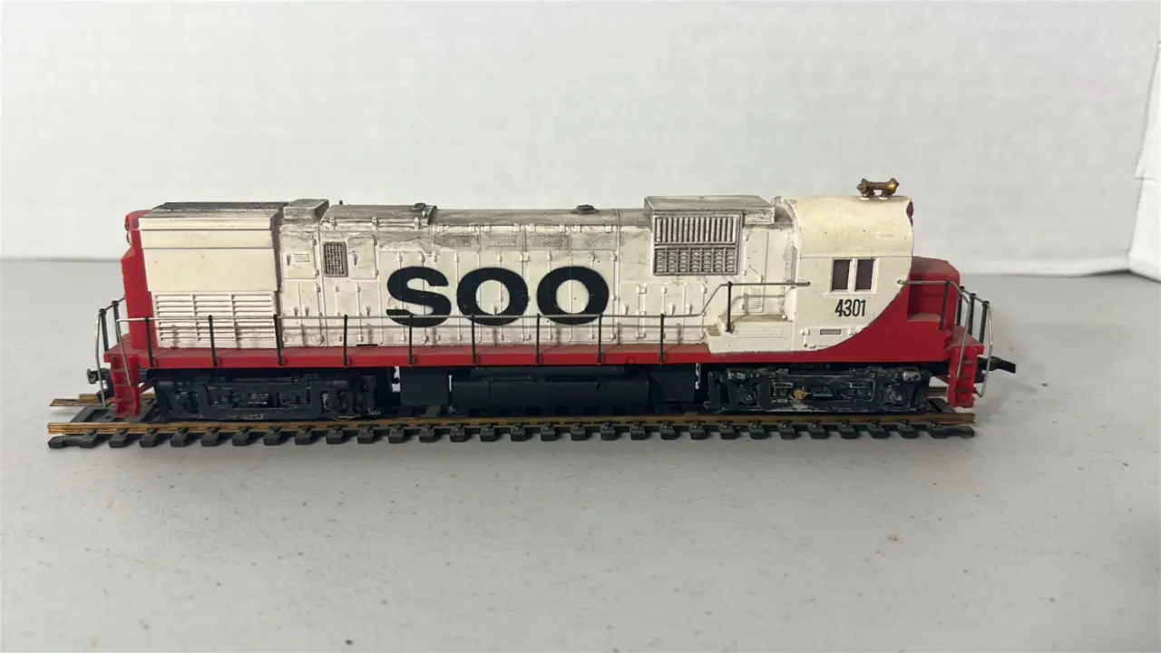 Used HO Scale Soo #4301 Train Engine