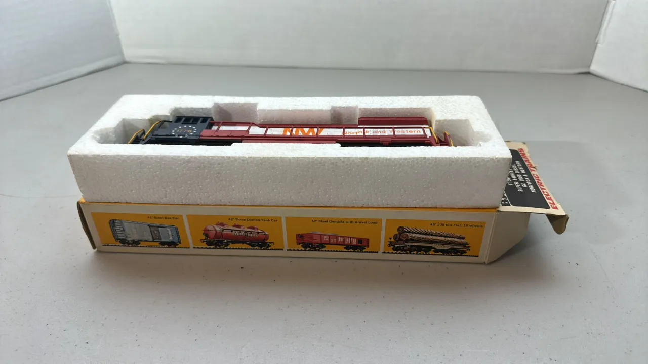 Bachmann HO Scale Bicentennial Norfolk and Western Train Engine