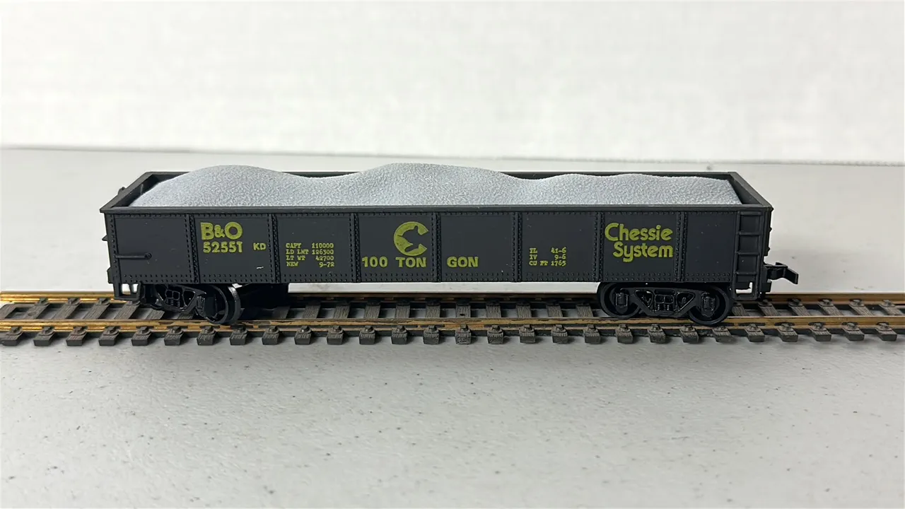 HO Scale Chessie System Gondola Train Car