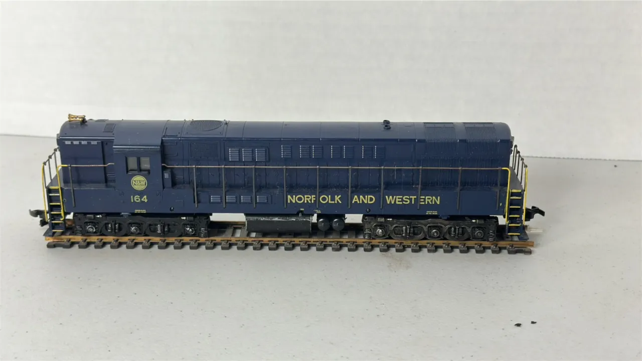 HO Scale Norfolk & Western Train Engine