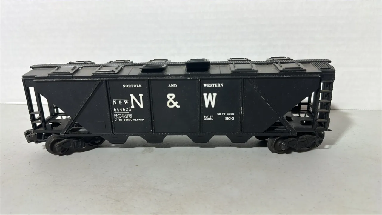 Lionel O Scale Covered Hopper Car - Plastic