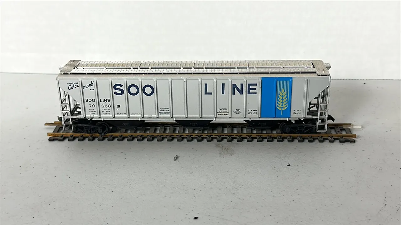 HO Scale Soo Line Covered Hopper Rail Car