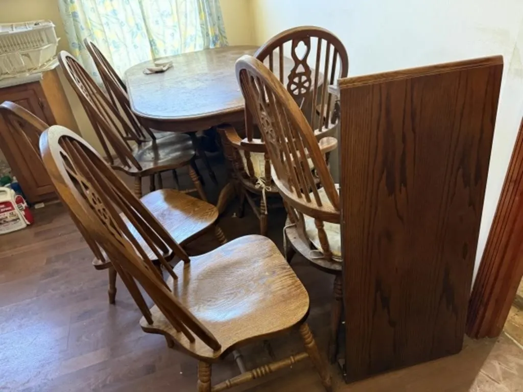 Dining Table & 6 Chairs