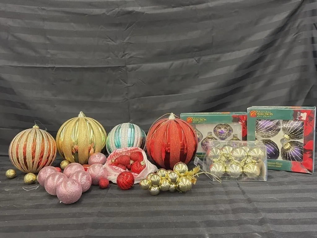 Hanging Xmas Tree Ornaments (Balls)