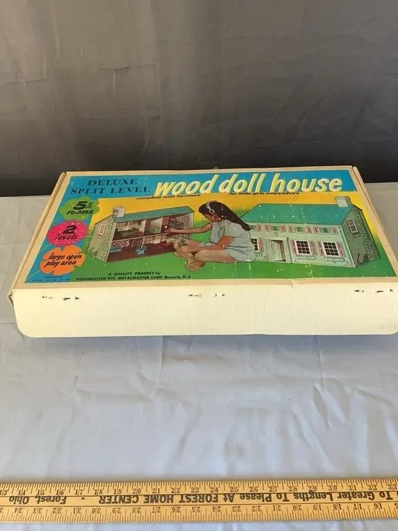 Woodmaster Deluxe Split Level Dollhouse W-20