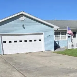 3 BR Ranch Home w/2 Car Garage - 414 Greenview St