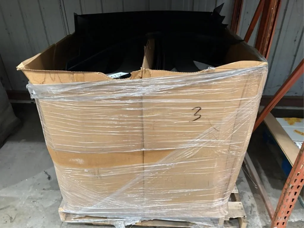 180lbs of Corrugated Plastic Pieces