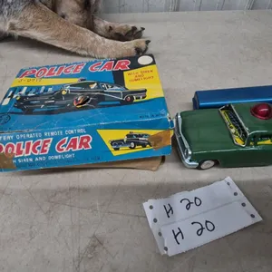 Marx J-2717 Battery Operated Remote Control Police Car with Siren and Dome Light, Tin, 7”
