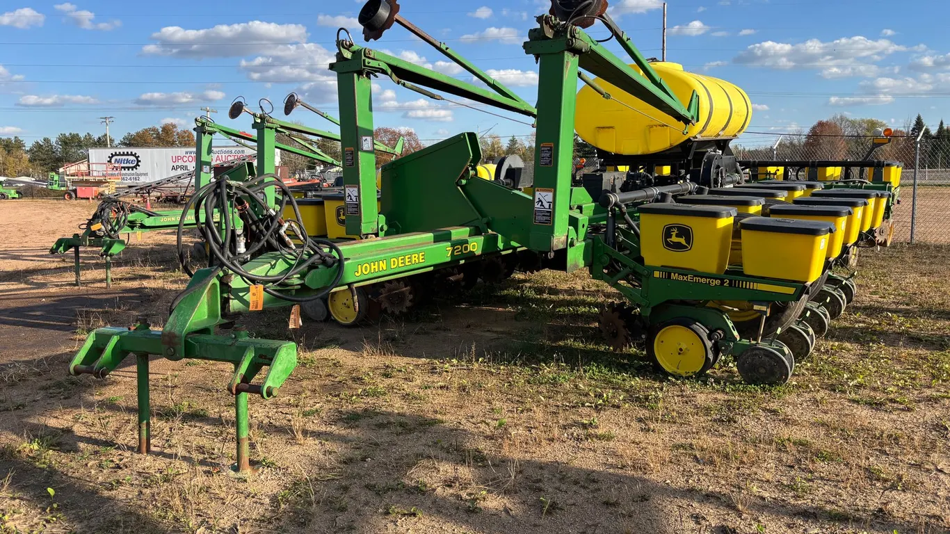 John Deere 7200 16-Row Planter