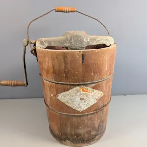 Vintage White Mountain 4 Qt Hand Crank Ice Cream Freezer