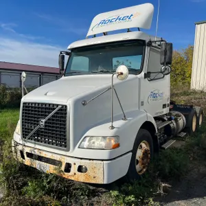 2014 Volvo VNM64T200 Semi